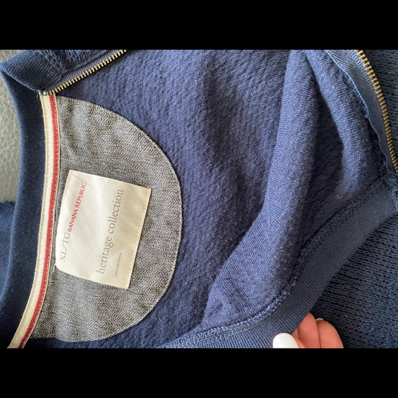 Banana Republic luxe sweater with pouch and zip - Picture 4 of 5